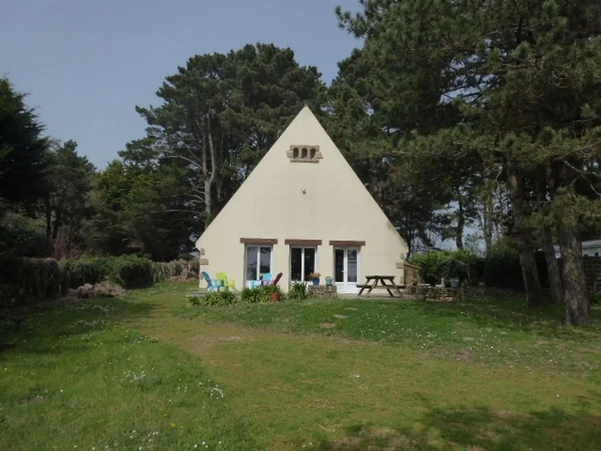 Holiday home Maison Pieds Dans L'Eau Avec Grand Jardin, 3 Chambres, Animaux Acceptes - Fr-1-397-21 Locoal
